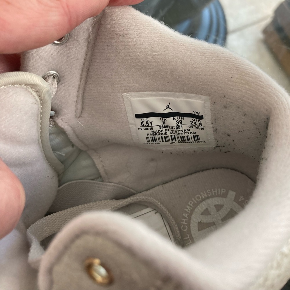 Retro Jordan 2 - Picture 6 of 6